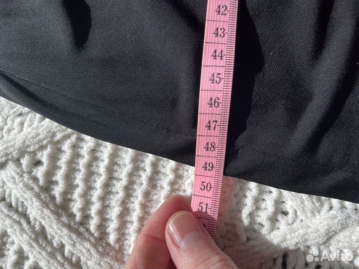 Вечернее черное платье с открытой спиной