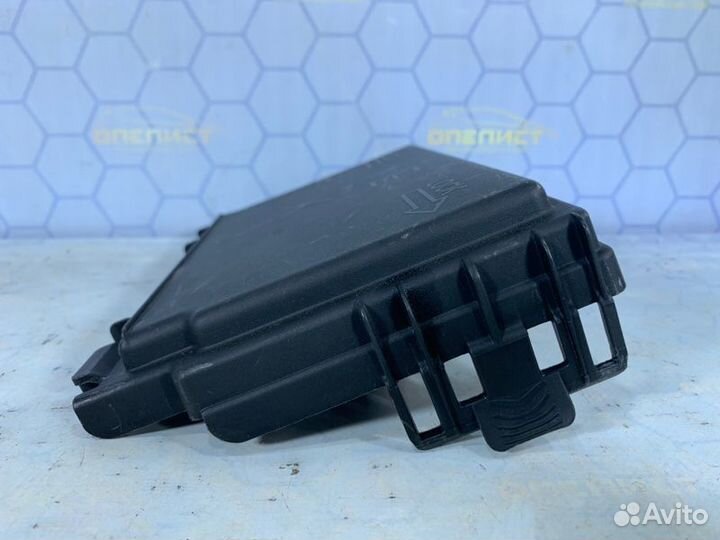 Крышка блока предохранителей Opel Corsa D