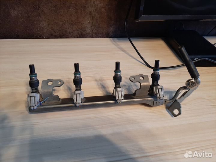 Топливная рампа с форсунками ниссан тиида