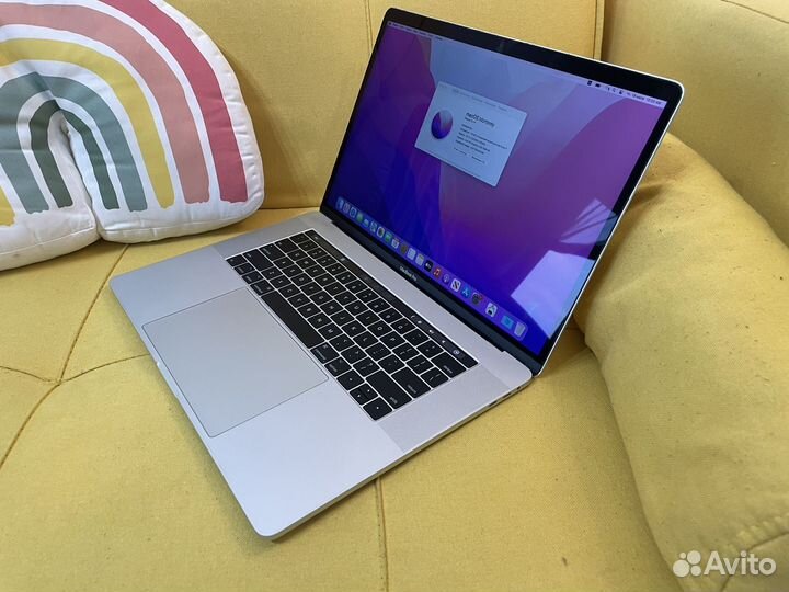 Apple macbook pro 15 2017 Silver intel Core i7