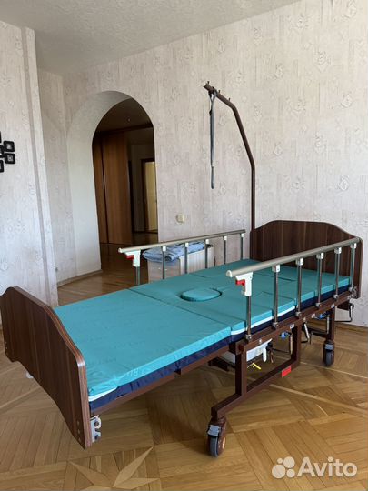 Медицинская кровать для лежачих больных