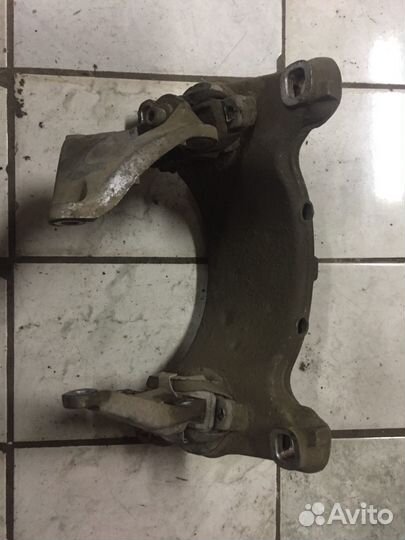 Кронштейн АКПП Audi A8 D3 4.2