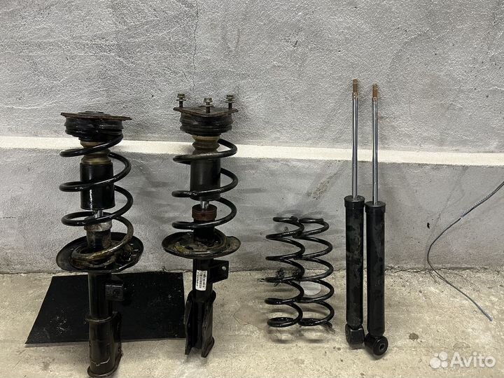 Продам амортизаторы на весту