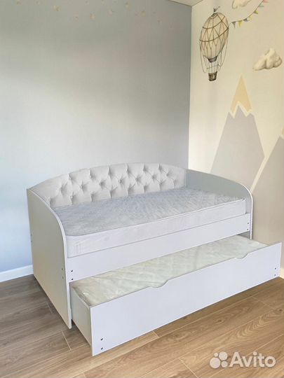 Кровать для малыша доп место лдсп мягк спинка