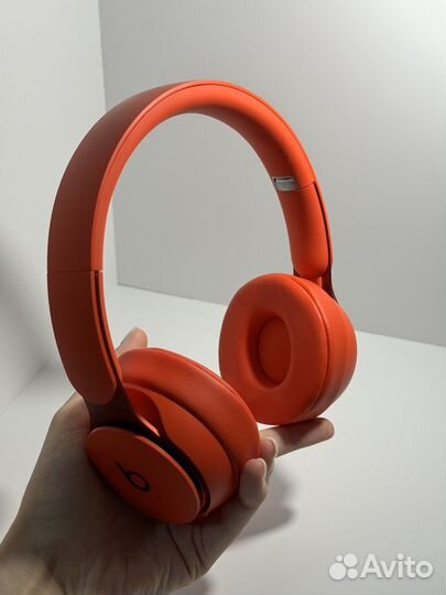 Beats Solo Pro красные