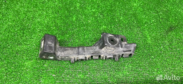 Кронштейн крыла передний правый Chevrolet Malibu