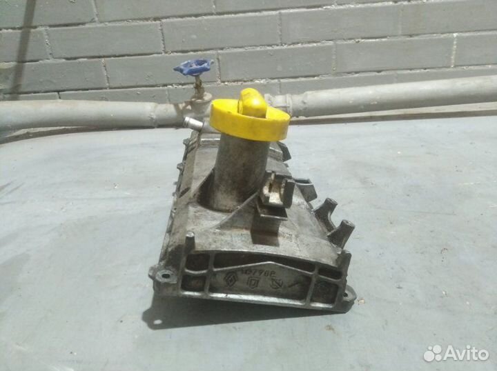 Крышка головки блока цилиндров Renault Sandero 1