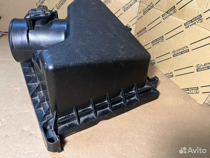 Корпус воздушного фильтра Toyota Camry 70
