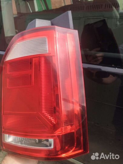 Фонарь задний правый на volkswagen T6