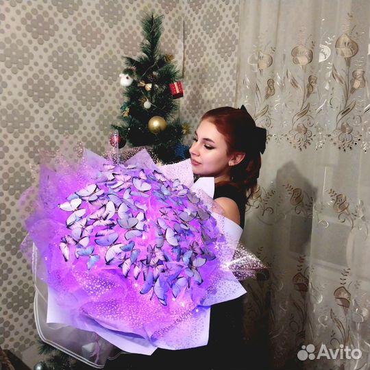Светящийся букет из 101 бабочки