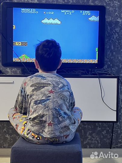 Игровая консоль с встроенными играми