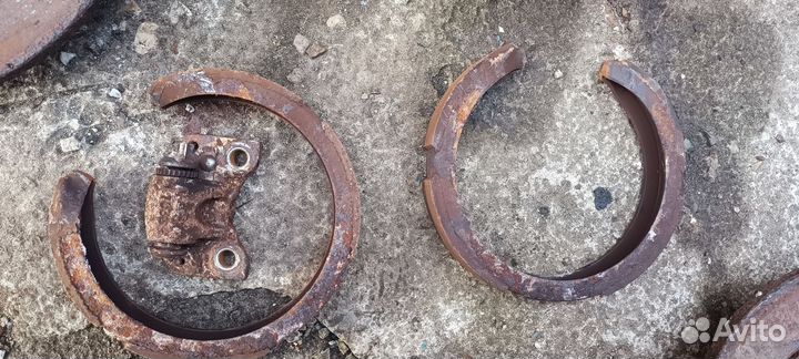 Колодки стояночного тормоза