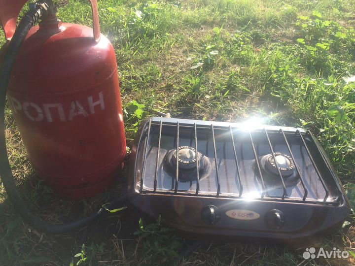 Газовая двухкомфорочная плита и баллон