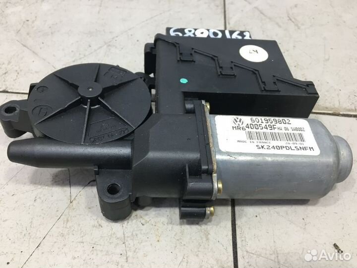 Моторчик переднего правого стеклоподъемника Skoda Fabia 1 6Y