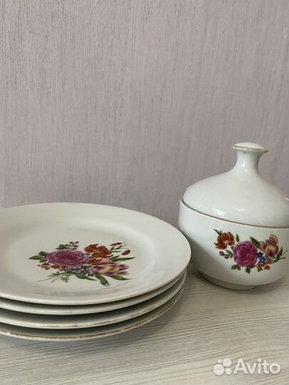 Сахарница и молочник