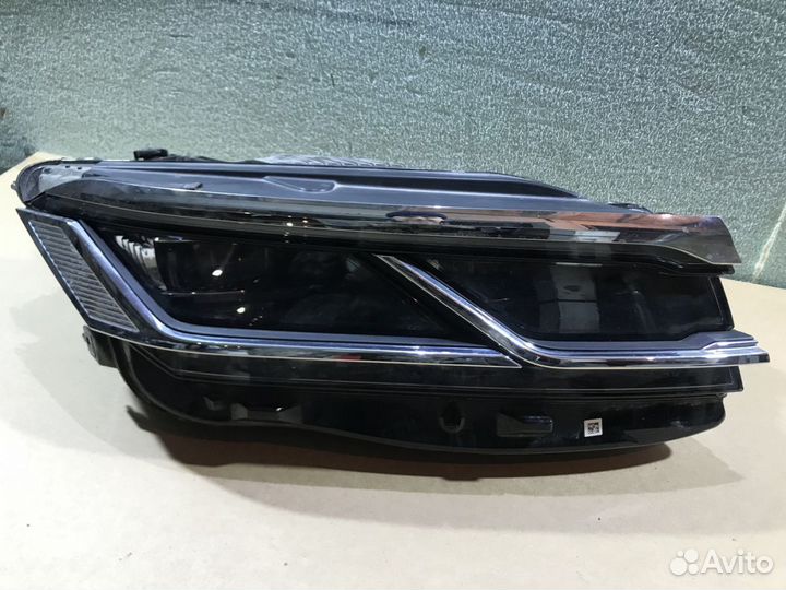 Фара Volkswagen Touareg