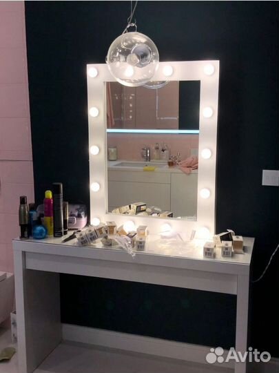 Гримерное настольное зеркало с лампочками