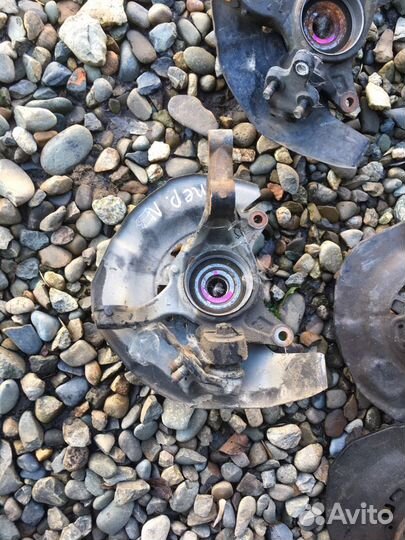 Toyota alphard 2002 2.4 кулак поворотный правый