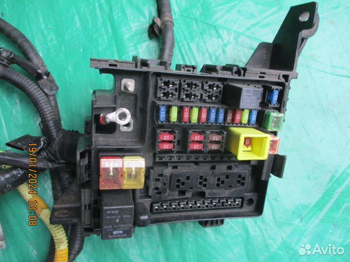 Outlander 2001-2008 Блок предохранителей