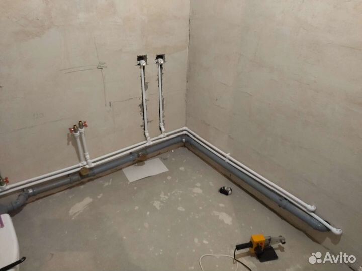 Сантехник, разводка труб водоснабжения