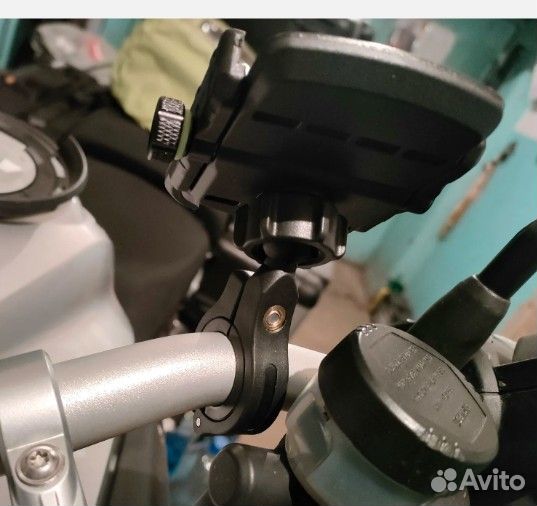 Держатель телефона мото с беспроводной зарядкой