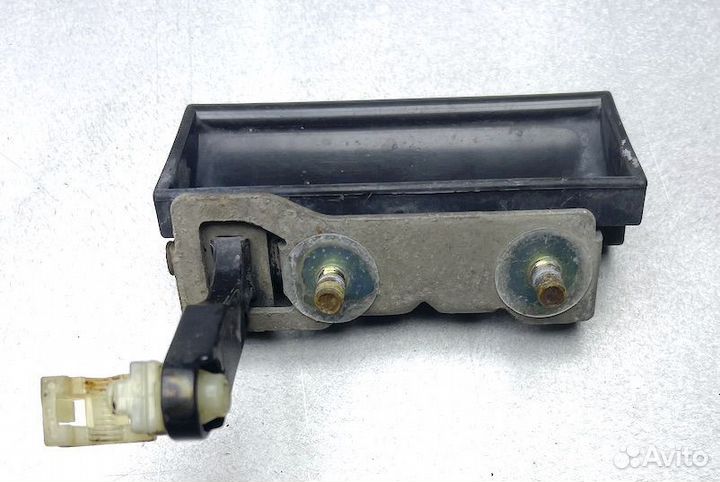 Мицубиси Ручка наружняя задней крышки багажника