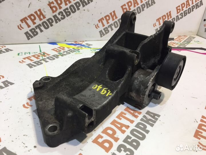 Рено Трафик Кронштейн навесного оборудования