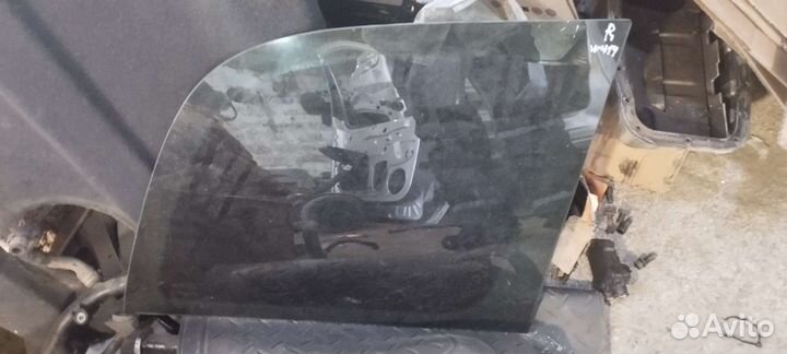 Стекло задней правой форточки mercedes w414