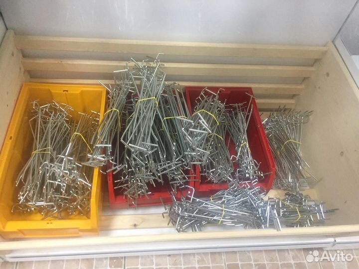 Крючки для перфорированных стеллажей