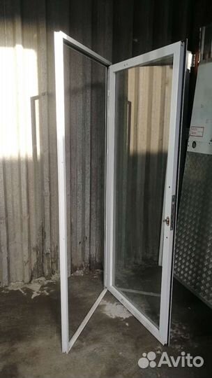 Дверь вход алюминиевая с рамой, стекло одинарное