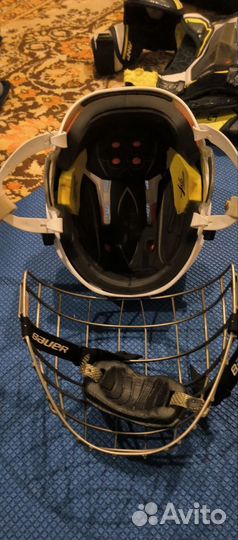 Хоккейный шлем