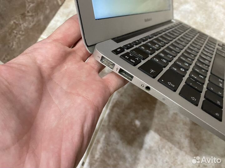 Macbook air 2011 года