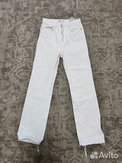 Белые джинсы женские bershka 44р