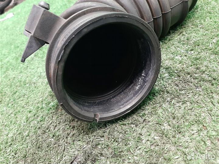 Патрубок воздушного фильтра Toyota Corolla E120 2