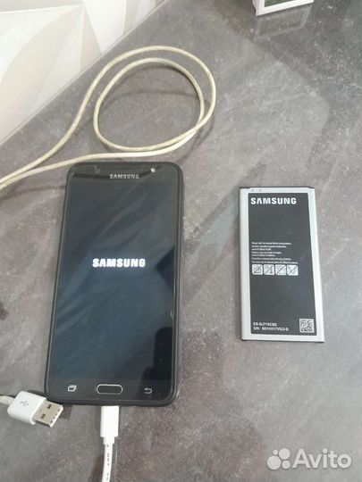 Телефон Samsung galaxy j7