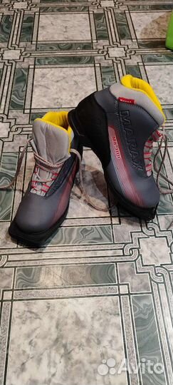 Лыжные ботинки