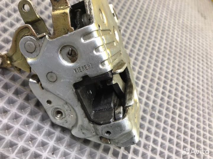 Замок двери передний правый Mercedes-Benz E-Class