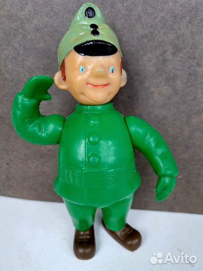 Игрушка солдат Швейк