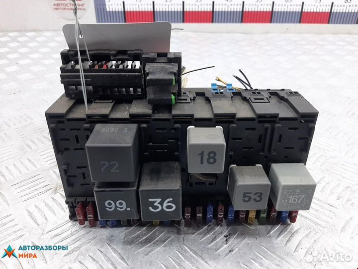 Блок предохранителей Volkswagen Polo 3 1995