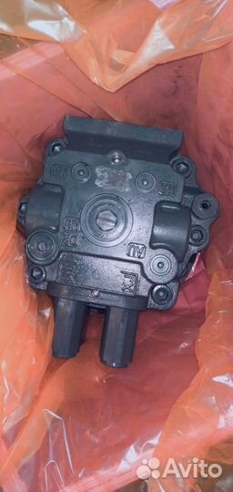 R 220LC-9S LR Гидромотор поворота Hyundai R260-9