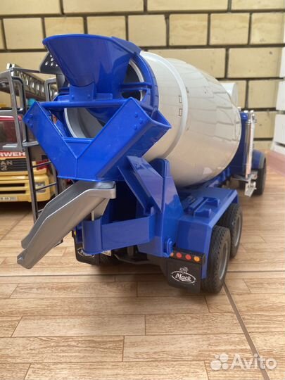 Бетономешалка Bruder Mack