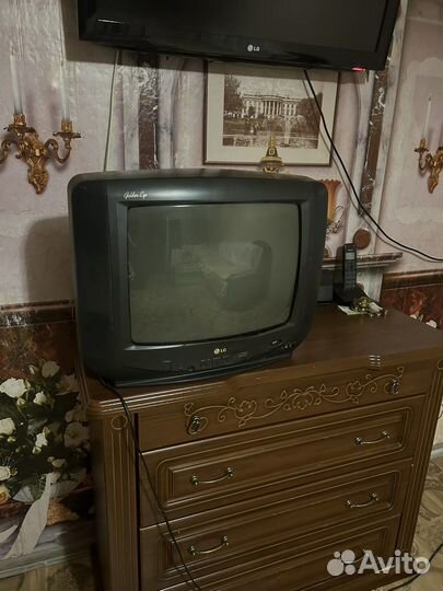 Телевизор LG CF-20D33E