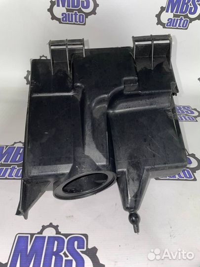 Короб предохранителей переднего Mercedes-Benz