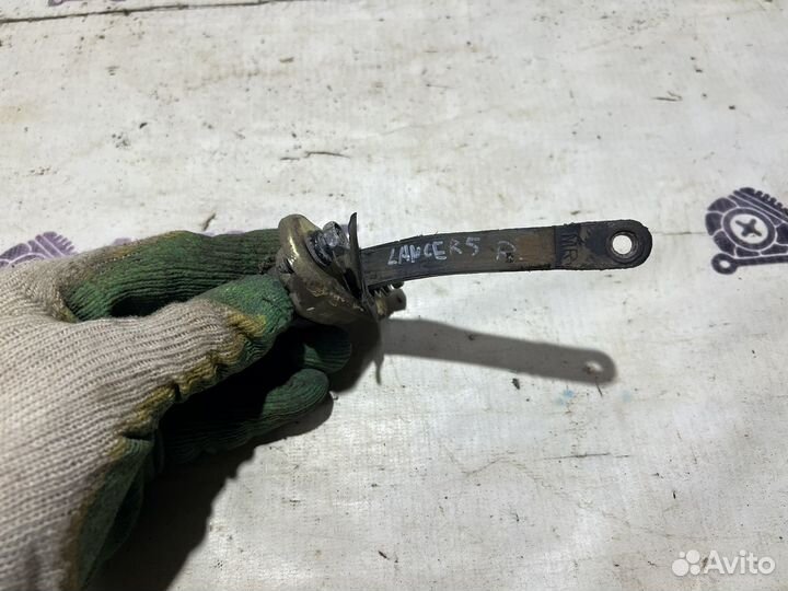 Ограничитель задней двери Mitsubishi Lancer 5