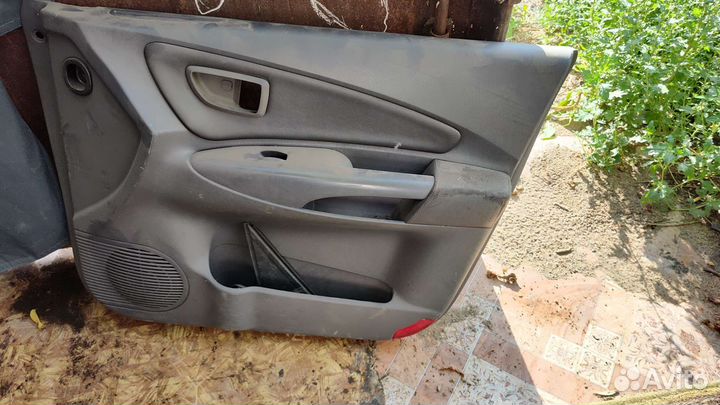 Комплектующие правых дверей Hyundai Tucson