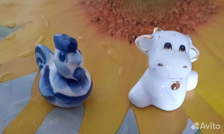 Значки,открытка,статуэтки,кукла СССР