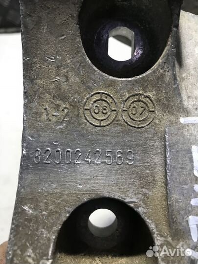 Кронштейн генератора Renault Megan 2