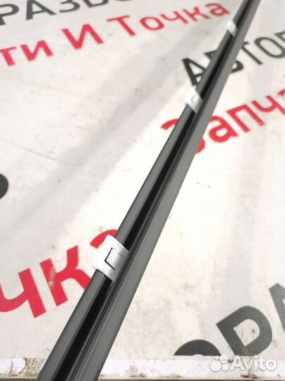 Молдинг стекла передний левый Hyundai Santa Fe 2.4