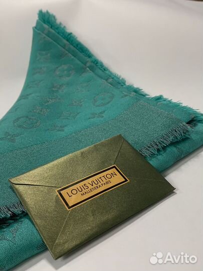 Платок,шаль LV зеленый,142х142 с люрексом