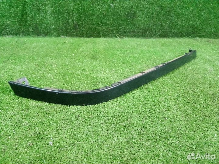 Планка под фару / ресничка правая Mercedes-Benz